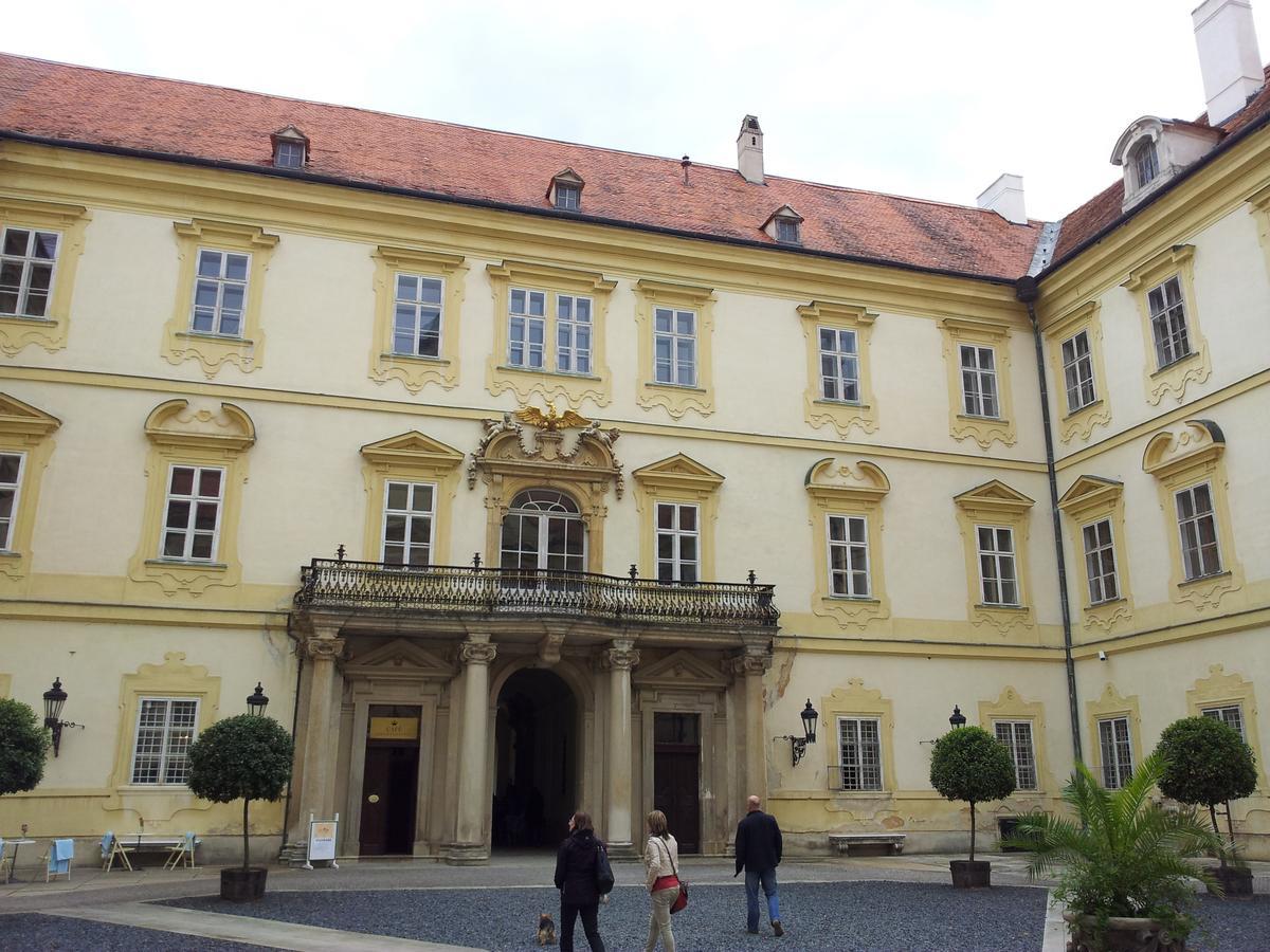 Sommelierka Apartment Valtice Exterior foto